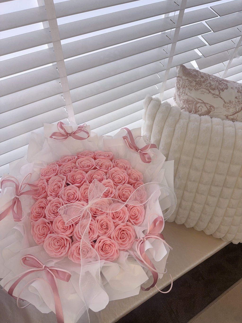 Elegance Round Pink Roses